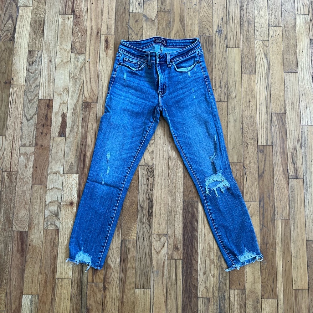 A&F Low Rise Distressed Ankle Jeans - Picture 3 of 4